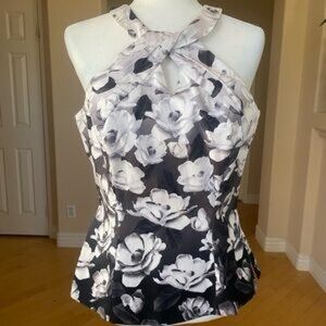 White House Black Market floral Black and White gradient Women's Top Size 6